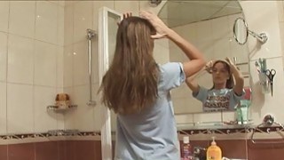 白发猫咪扮女仆用肉体唤主人起床，还当小母狗被铐起来口爆！